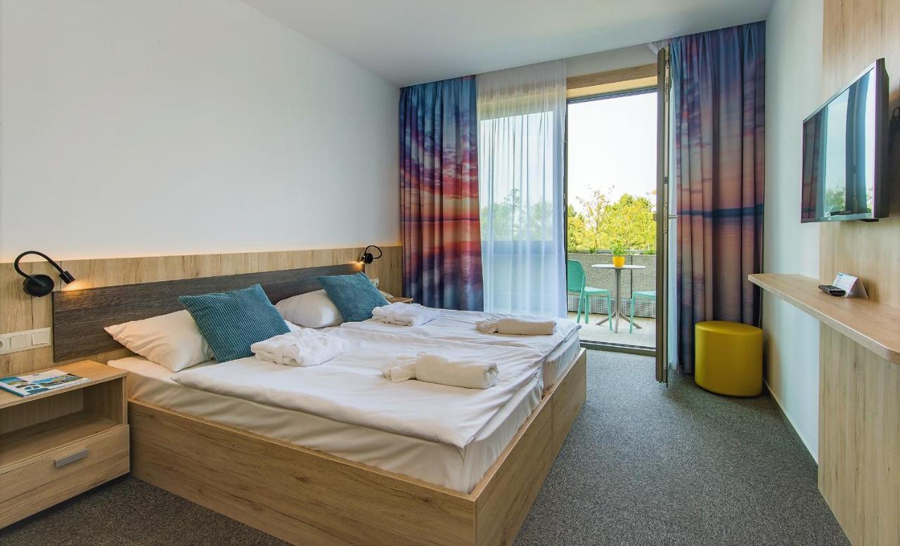 Akademia Hotel Balatonfured Bagian luar foto