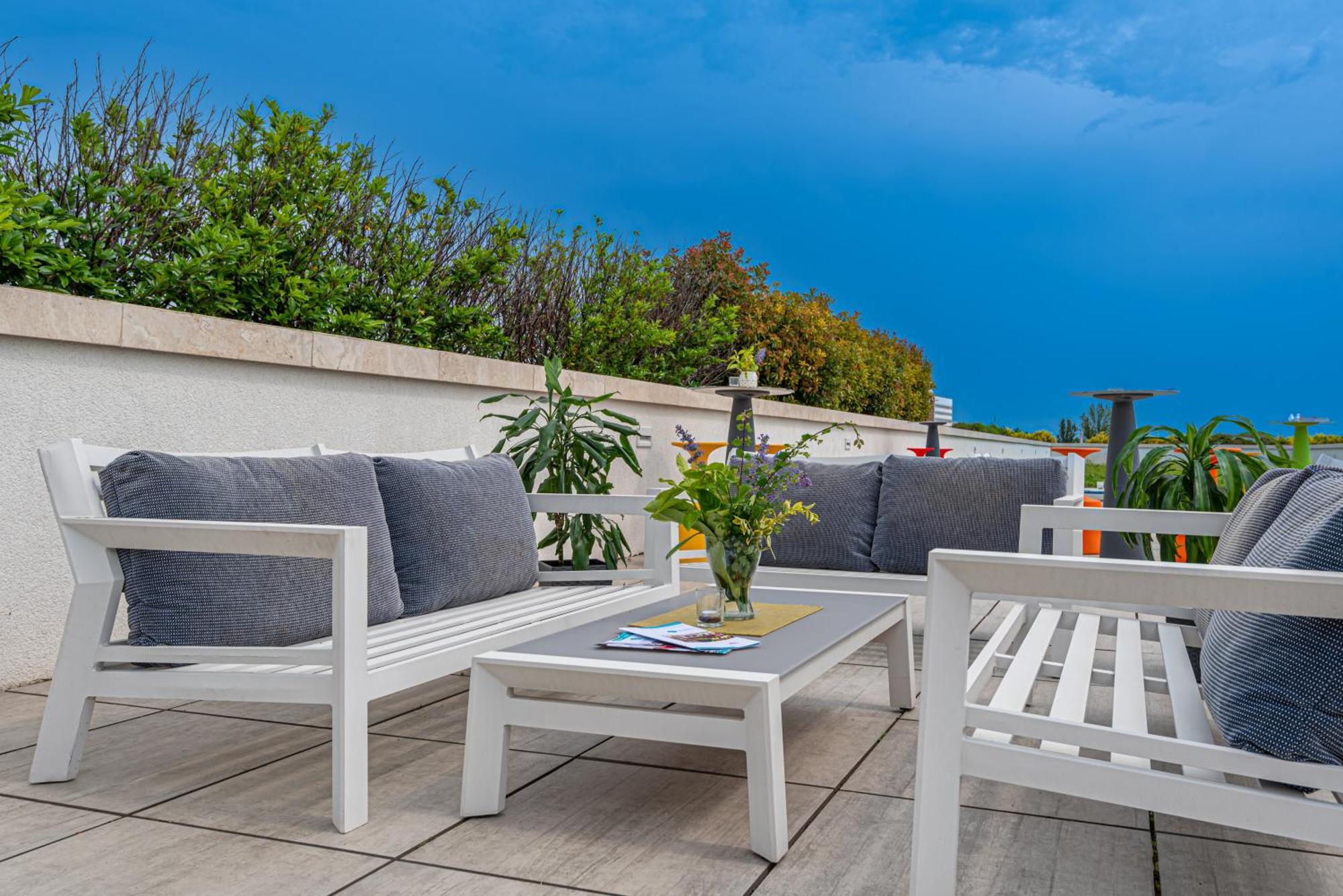 Akademia Hotel Balatonfured Bagian luar foto