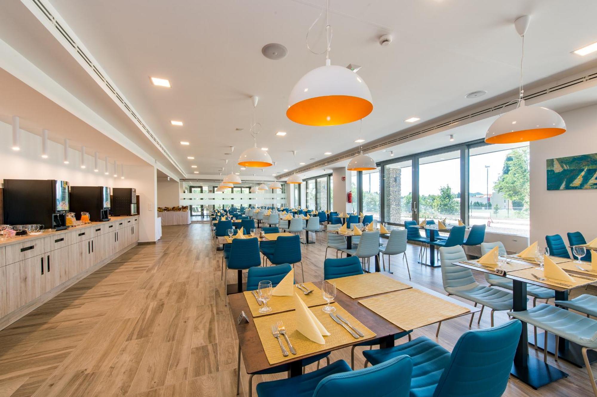 Akademia Hotel Balatonfured Bagian luar foto