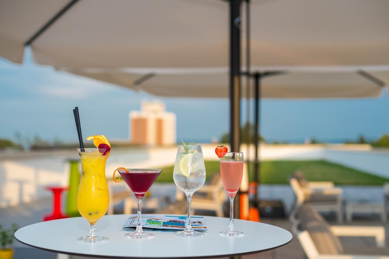 Akademia Hotel Balatonfured Bagian luar foto