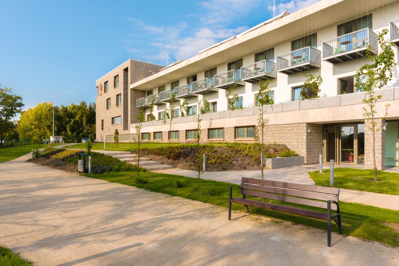 Akademia Hotel Balatonfured Bagian luar foto