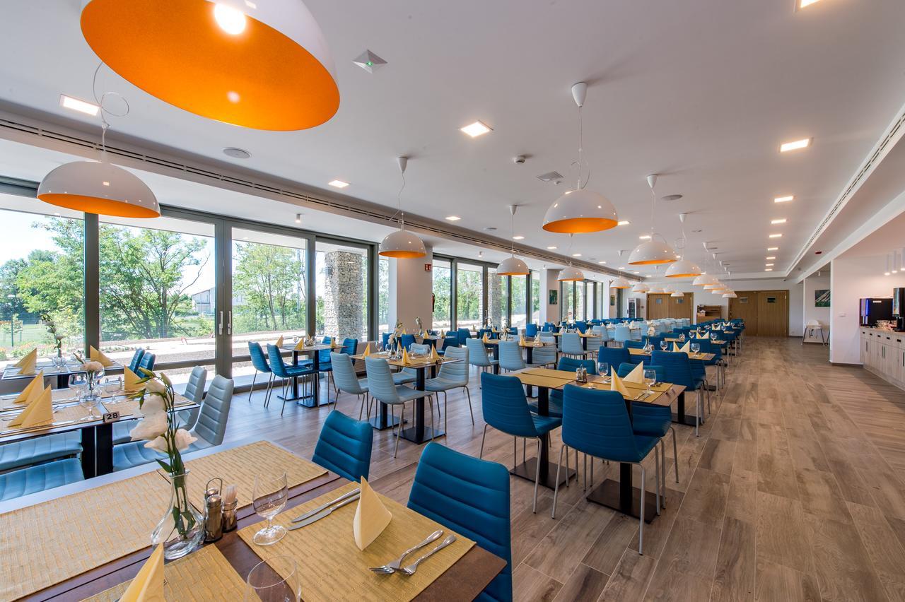Akademia Hotel Balatonfured Bagian luar foto